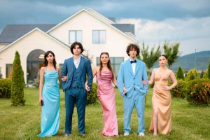 How to Choose a Gold Prom Dress - gold prom dress
